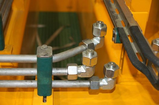 Connection hydraulic pipes and nuts with plug 