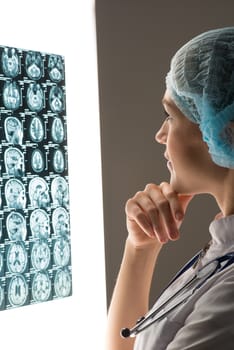 female doctor looking at the x-ray image attached to the glowing screen