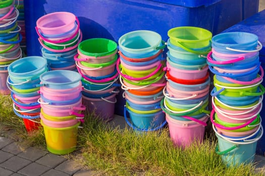 Multi color mini plastic buckets for ice serving in outdoor party