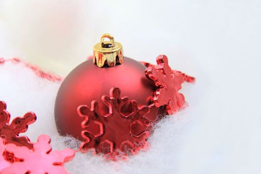 Red christmas decorations: ice crystal on a ball