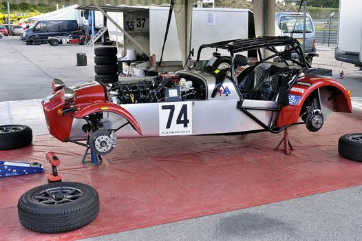 chases of Caterham on the circuit of the Cevennes with Ales in the French department of Gard the May 24th and 25th, 2013. mechanical maintenance