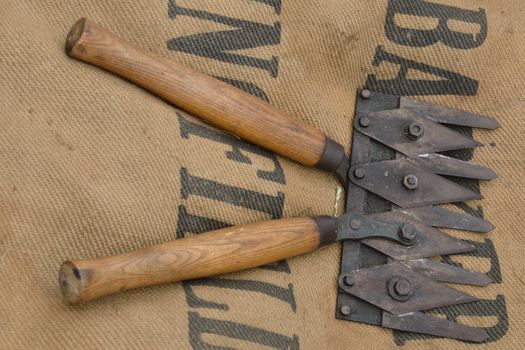 Multi bladed trimmer on sack