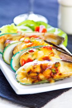 Baked Mussel with cheese and herb