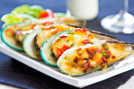 Baked Mussel with cheese and herb