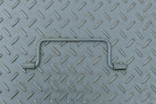 Seamless steel diamond plate with handle