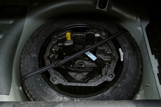 car lifter set for tire changing in the back of car