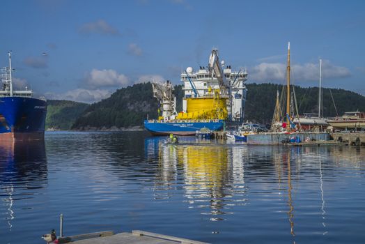 MV North Sea Giant is on hold at higher water levels and then being towed out of Ringdalsfjord. Some facts about the ship: Ship Type: Offshore supply ship, Length x Breadth: 161 m X 30 m, Gross Tonnage: 18151, DWT (deadweight tons): 12460 t, Flag: Malta.