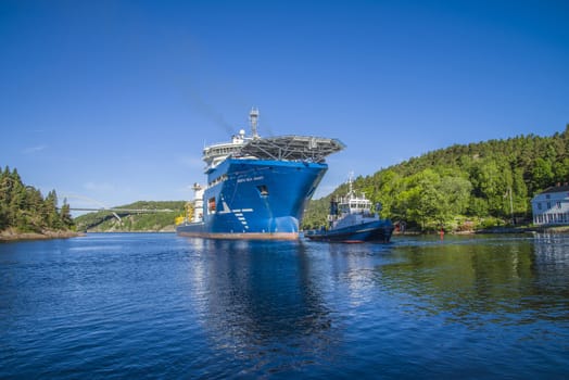 Tug Achilles and tug Belos have started towing the MV North Sea Giant through Ringdalsfjord in Halden, Norway.