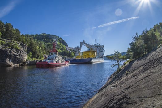 Tug Achilles and tug Belos have started towing the MV North Sea Giant through Ringdalsfjord in Halden, Norway.