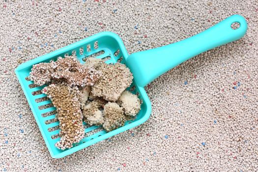 White Sodium Bentonite Cat Litter with cat sand scoop