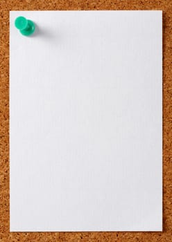 Note memo paper with green pin on cork board