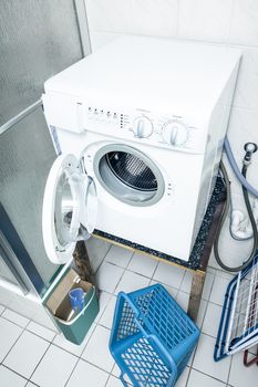 An image of a typical washing machine