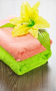 flower on towels 