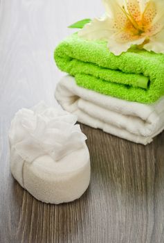 flower on towels and bath sponge