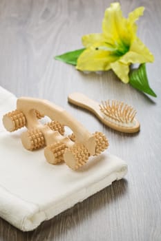 hairbrush massager and towel with flower