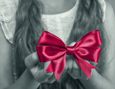 girl's hands holding christmas gift