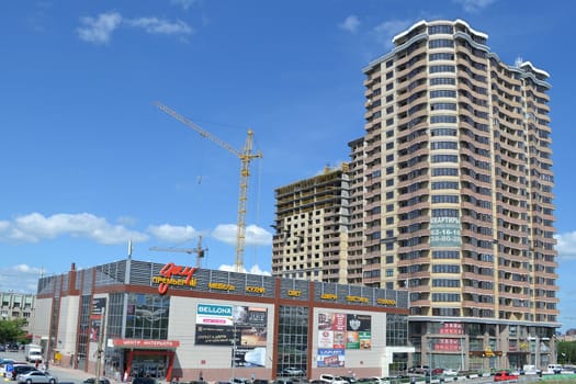 Housing estate of "Sail" under construction, near Shopping Center Premyerdom, Tyumen.