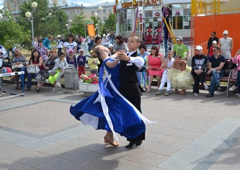 Speech of young dancers in Tsvetnoy Boulevard in the holiday, Tyumen
