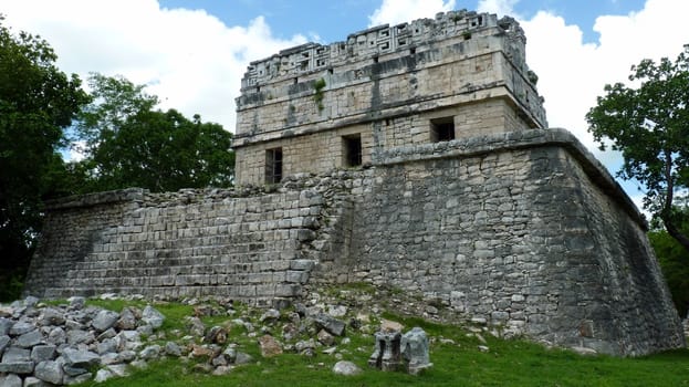 Kukulkan pyramid in Chichen Itza on the Yucatan Peninsula, Mexico