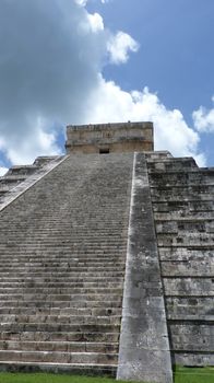 Kukulkan pyramid in Chichen Itza on the Yucatan Peninsula, Mexico