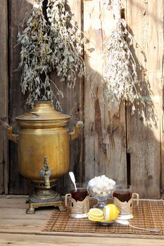 Clock with old glasses standing on a straw napkin