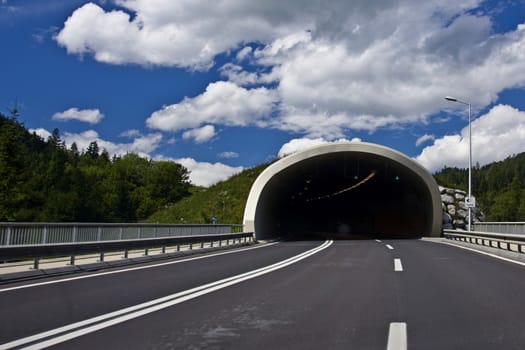 Road going directly to tunnel