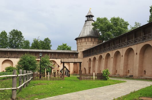 Wall and tower Spaso-Euthymius monastery in Suzdal. Russia