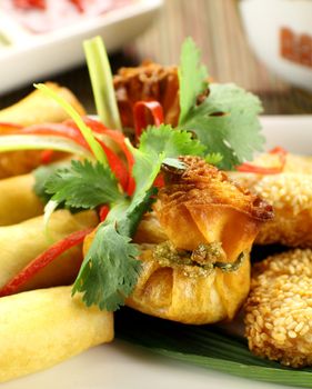 Tied dim sum with parsley and other asian snacks.