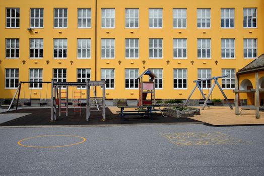 A primary schoolyard withoutchildren