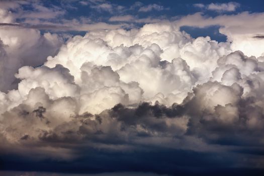 The majesty of the clouds before the storm