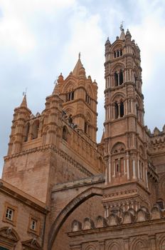 Crowds of tourists visit main cathedral in Palermo - Cattedrale di Vergine Assunta; Madre Chiesa. Sicily, Italy