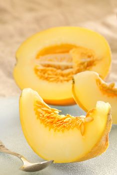 Yellow melon slices