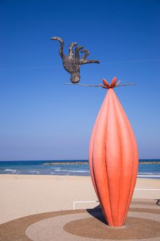 Statue of animal jonglon a beach