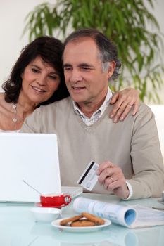 Married couple sat ordering good on-line