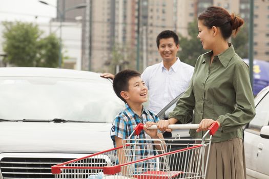 Family with shopping cart