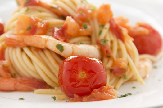 Delicious fresh shrimps and spaghetti with cherry tomatoes and parsley.