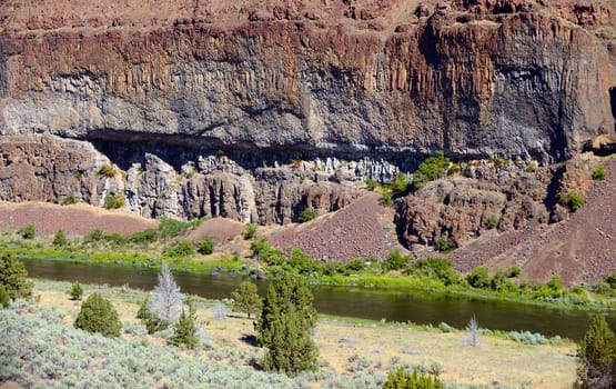 scenic view of oregon landscape of mountains and river