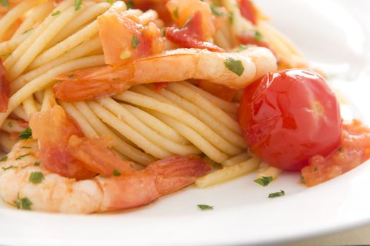 Delicious fresh shrimps and spaghetti with cherry tomatoes and parsley.