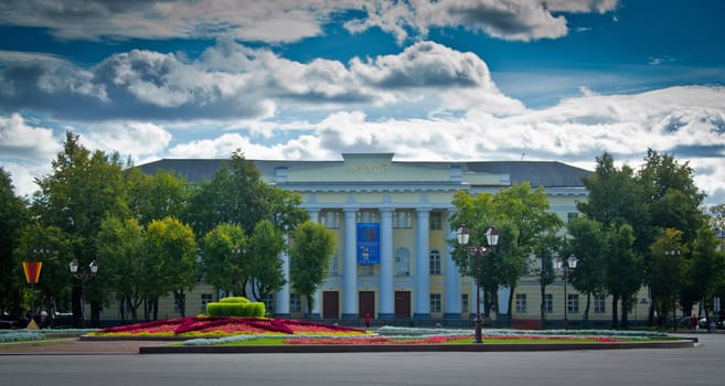 Building and flower beds outside Novgorod Kremlin
