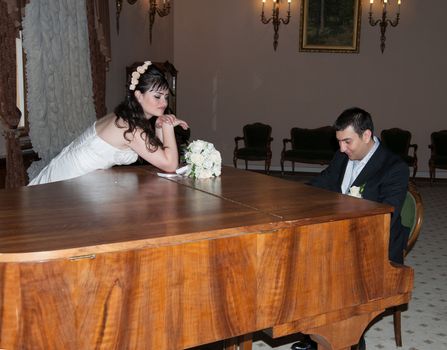 bride groom plays the piano