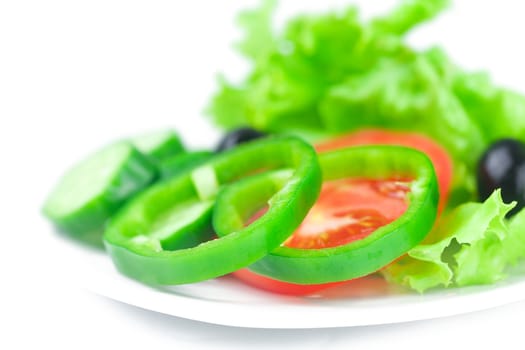 black olive,lettuce, tomato, cucumber and pepper in a bowl