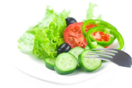 fork,black olive,lettuce, tomato, cucumber and pepper in a bowl
