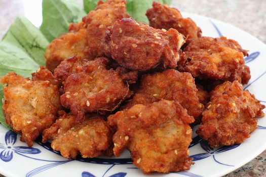 fried pork served with fresh vegetable