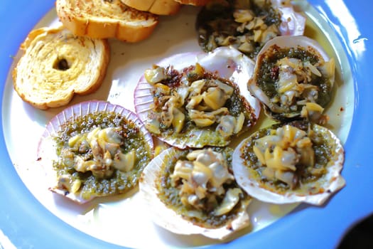 Foods made from shellfish. Served with bread