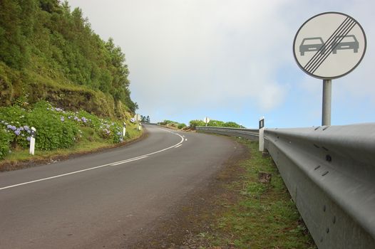 End ban on passing in road of azores, Portugal
