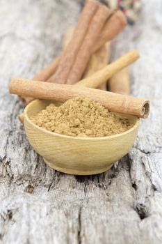 cinnamon powder and sticks