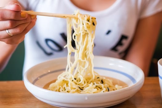 Dipping cold noodle with traditionnal japanese Zaru soba sauce