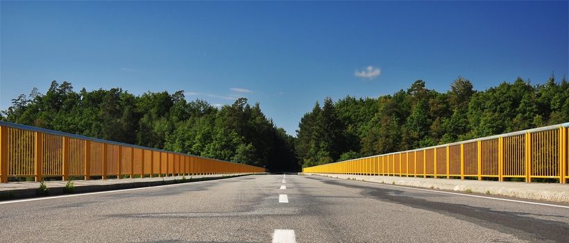 The road bridge over the dam