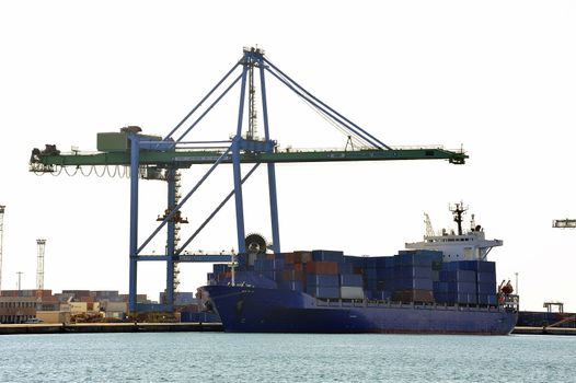 carry containers to quay in the wearing of Fos-sur-Mer beside Marseille to charge its cargo.