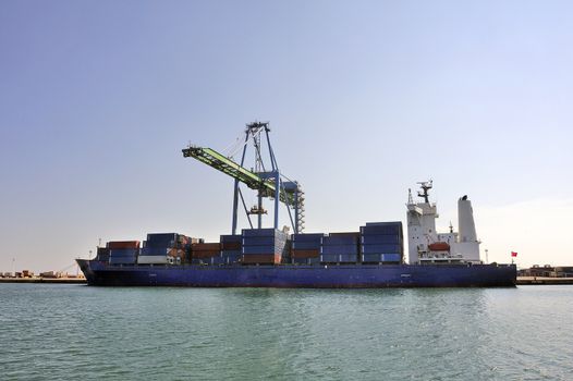 carry containers to quay in the wearing of Fos-sur-Mer beside Marseille to charge its cargo.